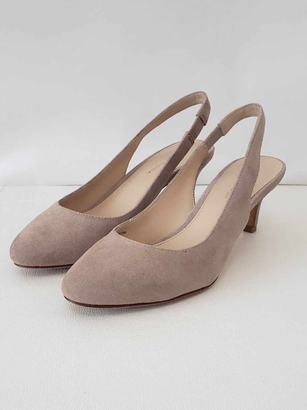 Pelle Moda Kadance Mushroom Kid Suede Sling Back Heels Size 6M